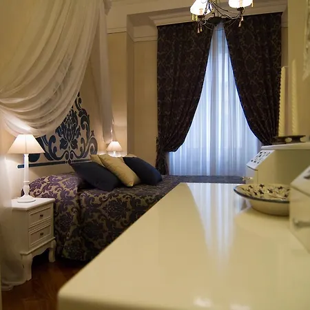 Les Suites Bed & Breakfast