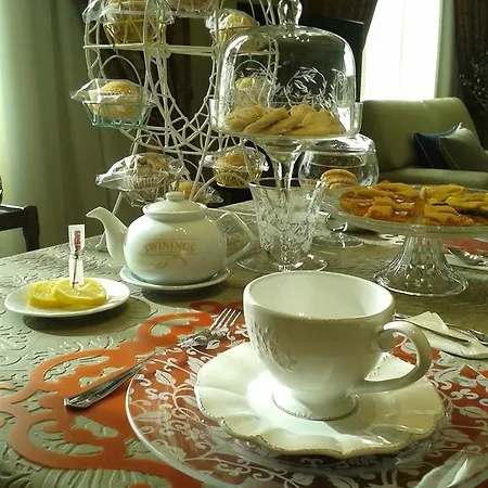 Alojamento de Acomodação e Pequeno-almoço Les Suites 3*