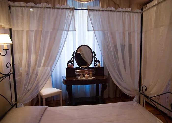 Les Suites Bed & Breakfast