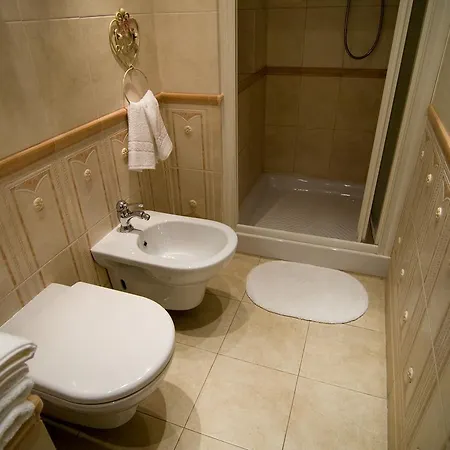 Les Suites Bed & Breakfast 3*