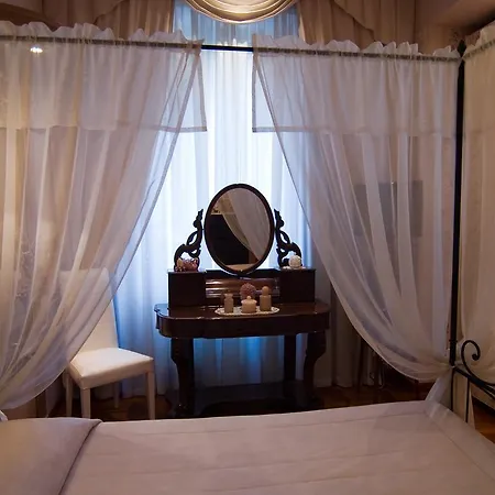 Les Suites Bed & Breakfast